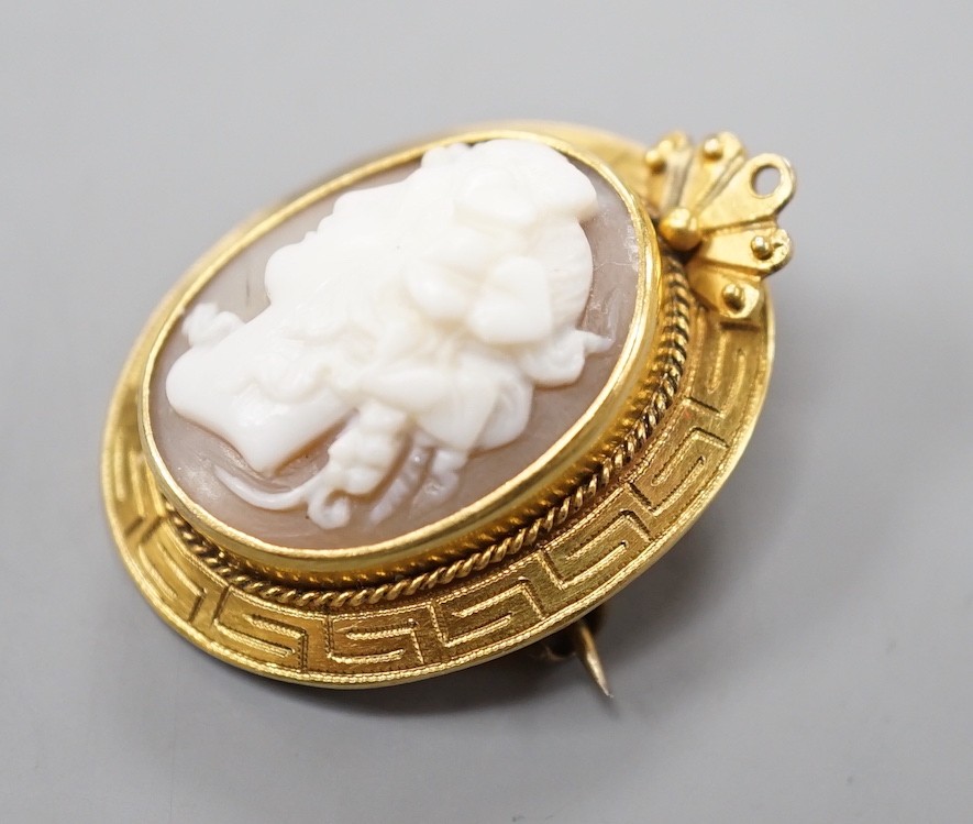 A yellow metal mounted cameo shell brooch, carved with the bust of a lady to dexter, 28mm.